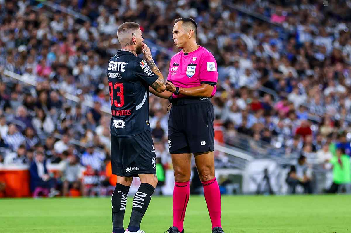 Sergio Ramos estalla contra el arbitraje de la Liga MX