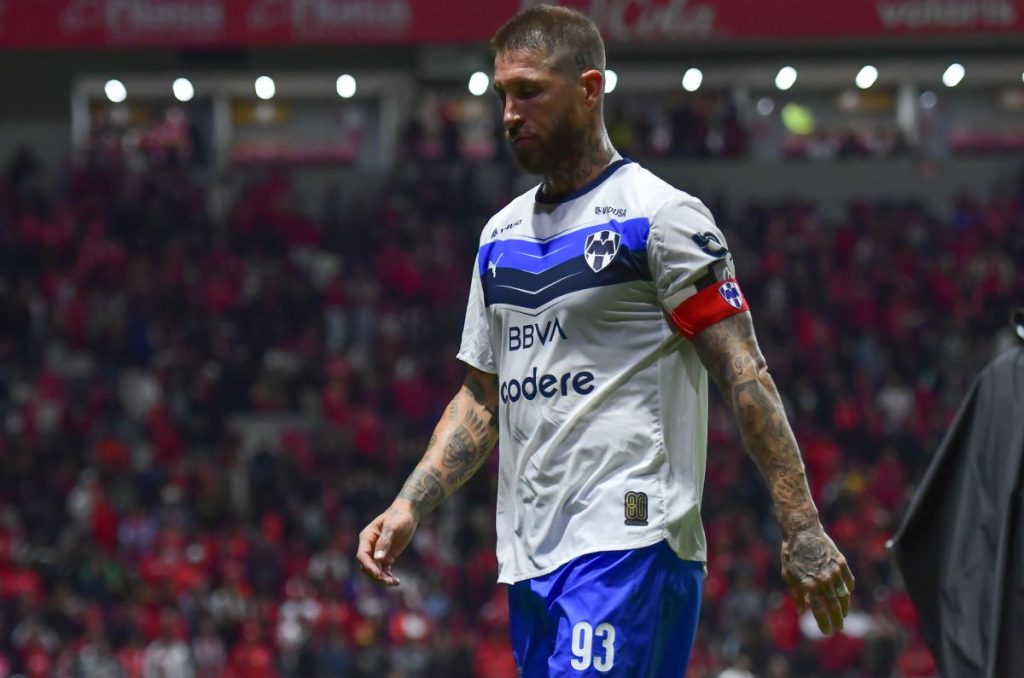 Sergio Ramos falló su primer penal como jugador de los Rayados de Monterrey