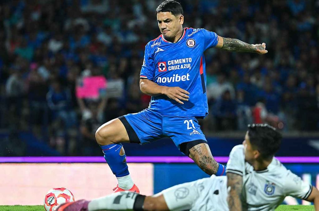 Sin buscar, Cruz Azul encontró un nuevo goleador en el Apertura 2025