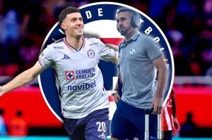 Subasta de jerseys en Cruz Azul para hijo de Fer Navarro, alcanza los 1200 euros