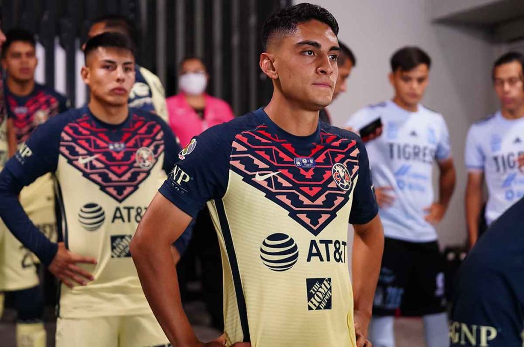 Santiago Naveda en espera de una oportunidad en América