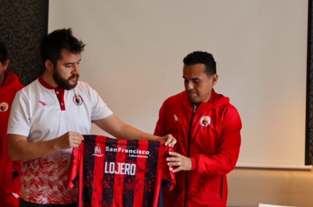 Víctor Lojero es director deportivo de los Dragones de Oaxaca; fue ídolo de Necaxa
