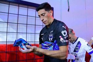 Ya en Real Zaragoza, Esteban Andrada muestra su molestia con Rayados de Monterrey