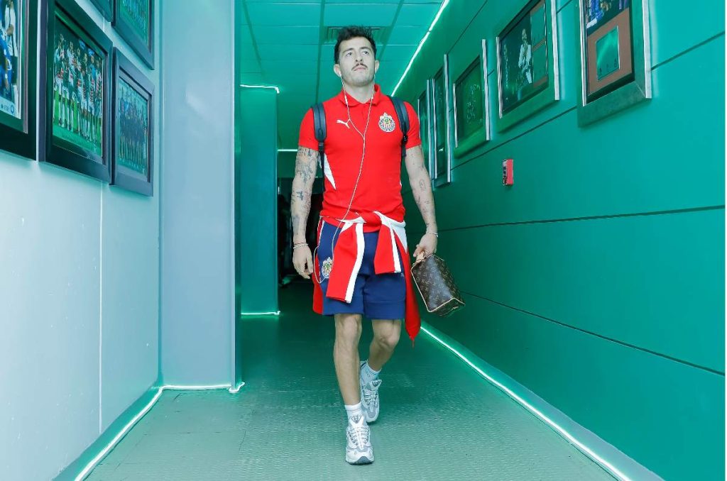 Alan Mozo encamina su adiós de Chivas