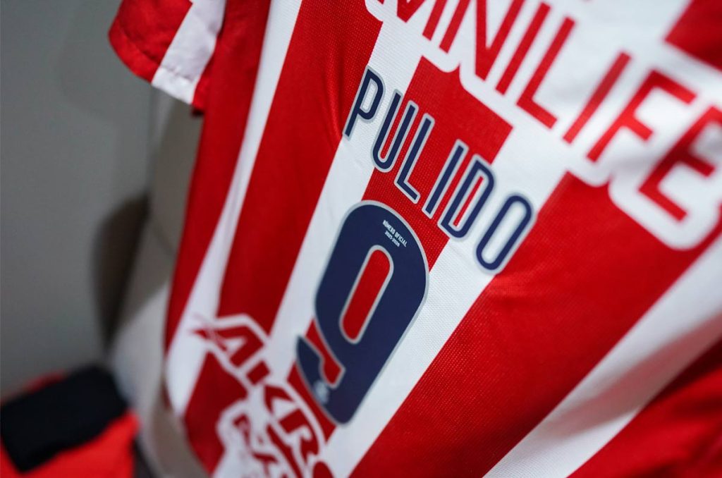 Alan Pulido tendría sentenciada su salida de Chivas