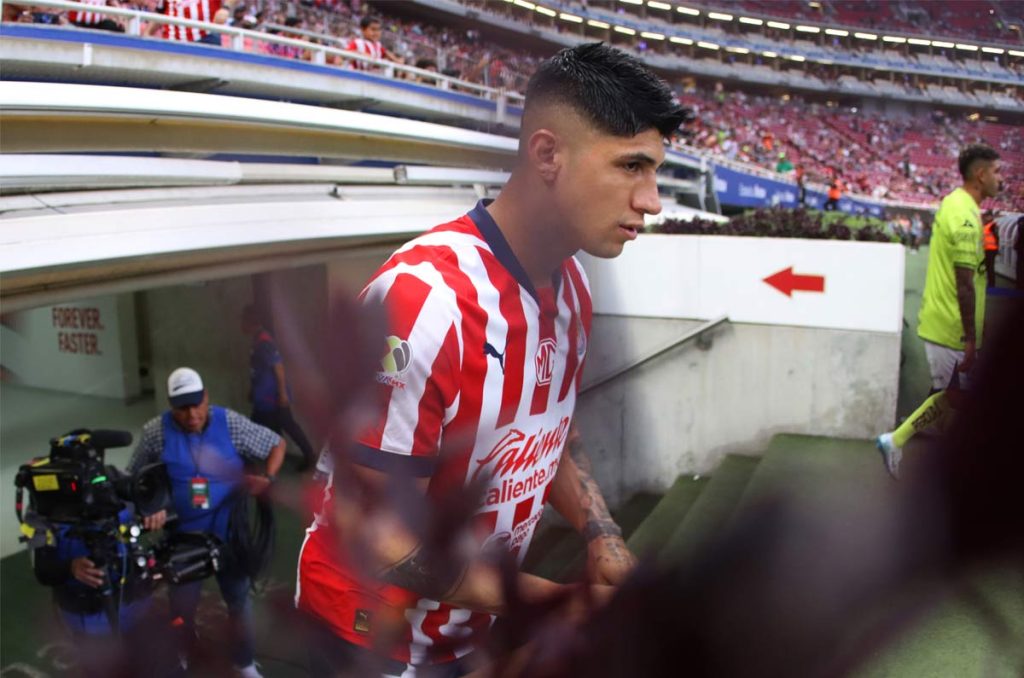 Alan Pulido suena como opción para los Pumas