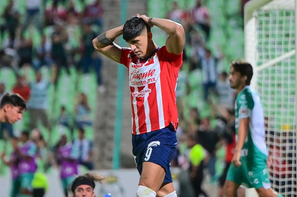Alan Pulido saldría de Chivas como agente libre