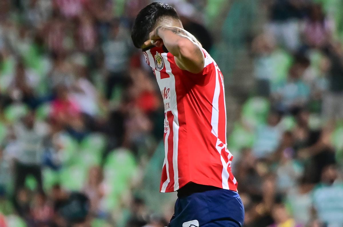 Alan Pulido se va de Chivas y ya busca equipo