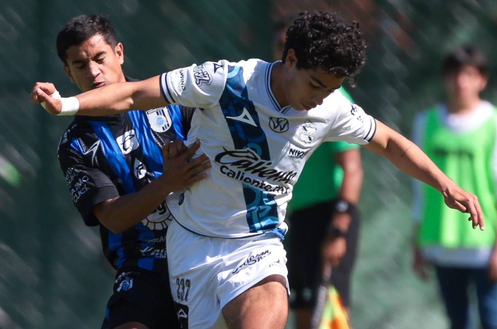 Álvaro de la Rosa, canterano que quiere consolidarse en la Franja del Puebla