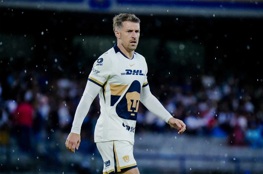 Con el corazón roto, Aaron Ramsey abandonaría Pumas