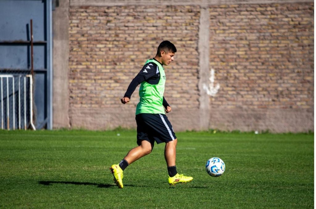 Futbol vs. lesiones: cómo prevenirlas para no quedarte fuera del juego