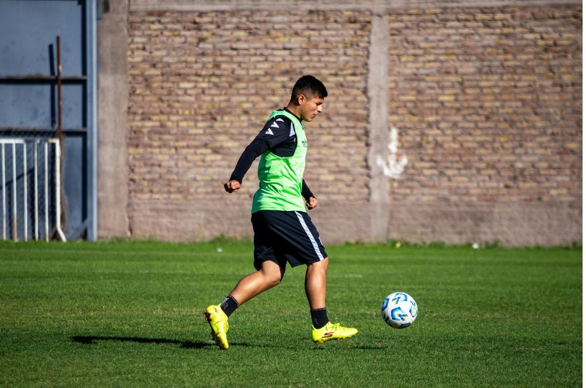 Futbol vs. lesiones: cómo prevenirlas para no quedarte fuera del juego