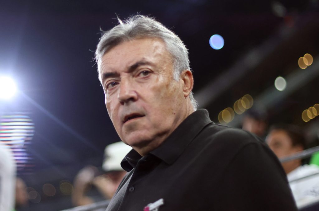 Domènec Torrent está obligado a darle el título a Monterrey