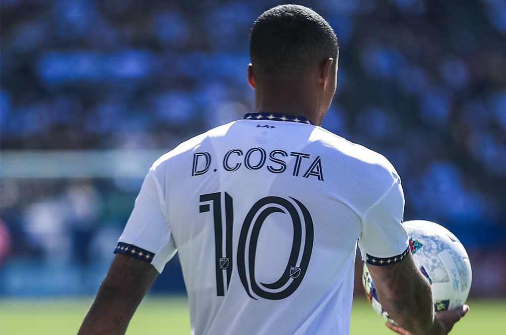 Douglas Costa ha sido ofrecido a Pumas, América y León en la Liga MX