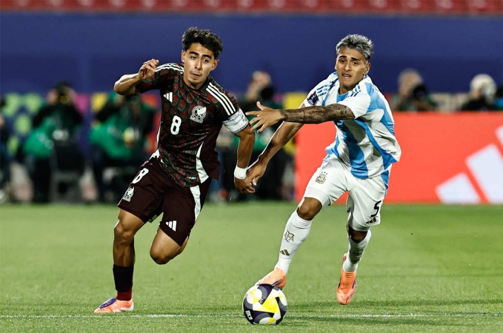 Elías Montiel tiene complicada su salida de Pachuca