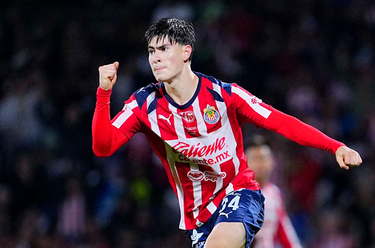 Hormiga González rompe la maldición de los delanteros en Chivas