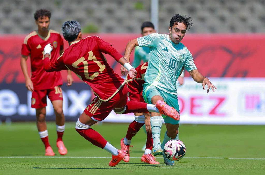 Iker Fimbres se une a la extensa lista de jugadores Sub-20 seguidos desde Europa