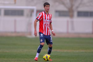Insólita cláusula obligaría a Chivas a pagar por su canterano
