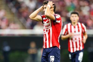 Se arrepintió de irse y busca volver a Chivas
