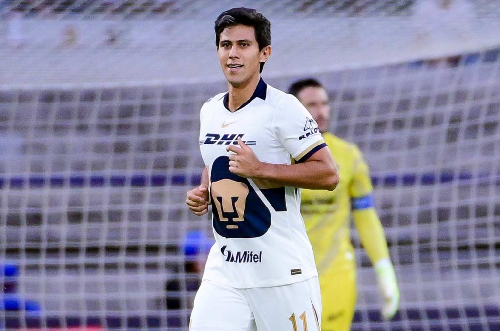 José Juan Macías se juega su estancia en Pumas durante los últimos partidos