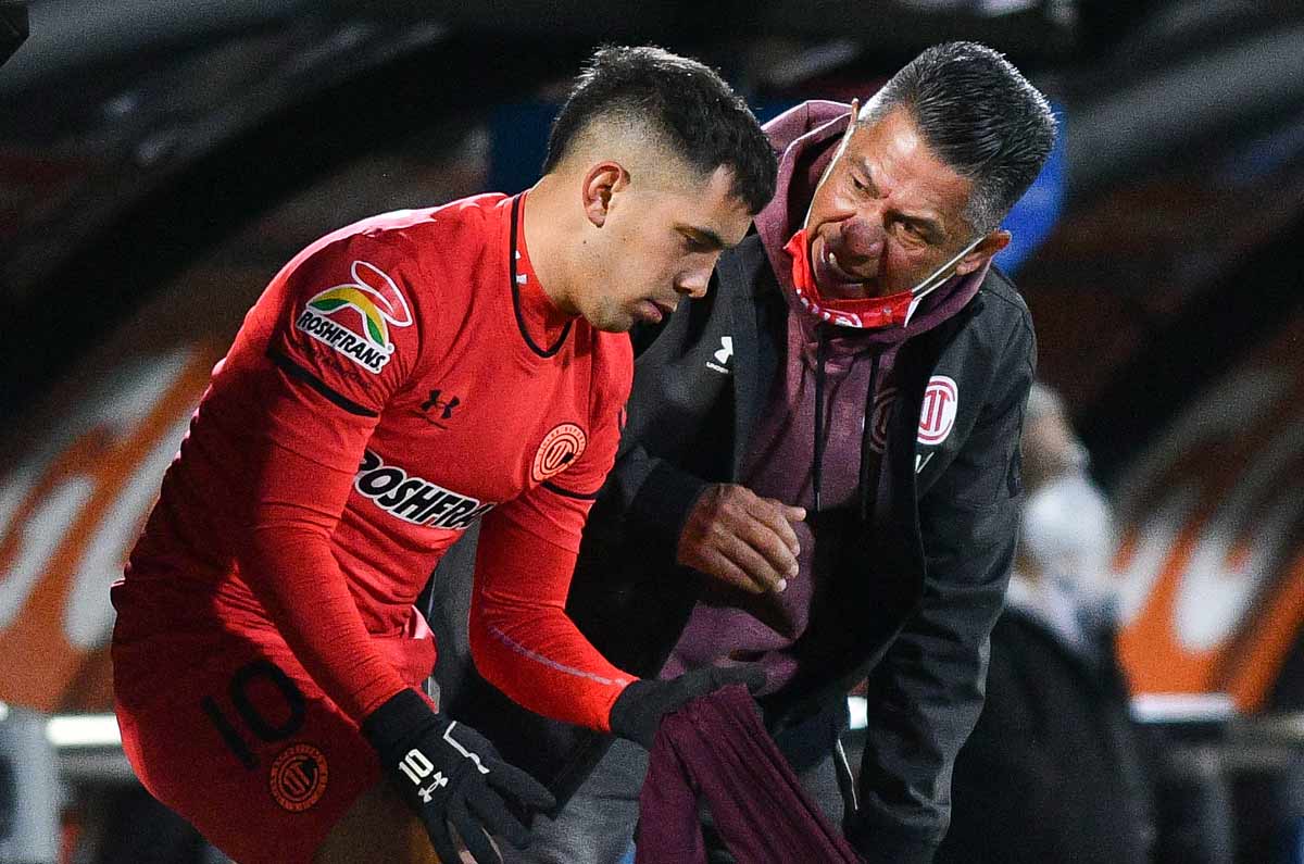 Leo Fernández fue cuestionado sobre Nacho Ambriz y esto dijo