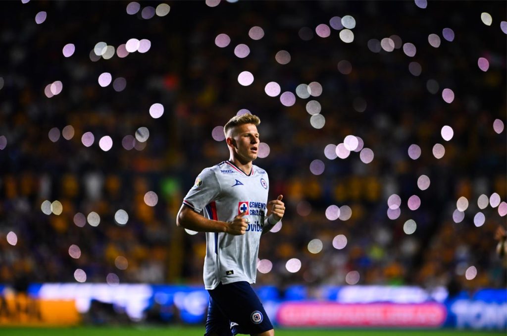 Mateusz Bogusz está cada vez más cerca de irse de Cruz Azul