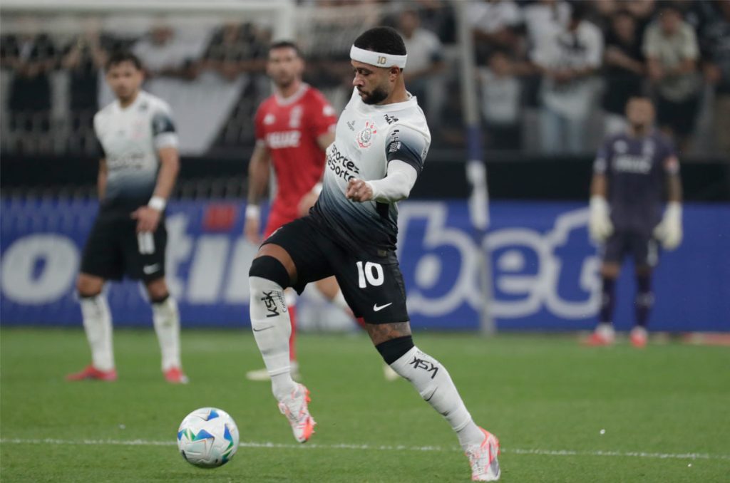 Santos Laguna ofertó por Memphis Depay