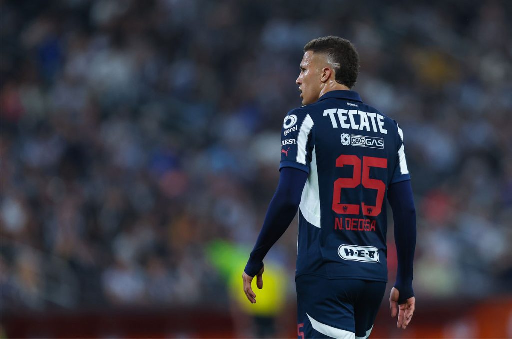 Nelson Deossa vivió buenos momentos en Rayados, ahora sufre en el Betis