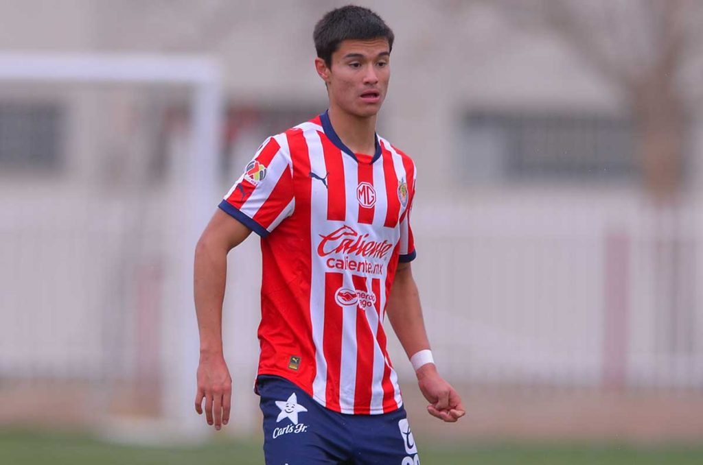 Primero, Ochoa deberá resolver su actualidad con Chivas y Juárez