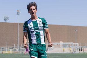 Quién es Máximo Reyes, delantero que ilusiona en Santos Laguna