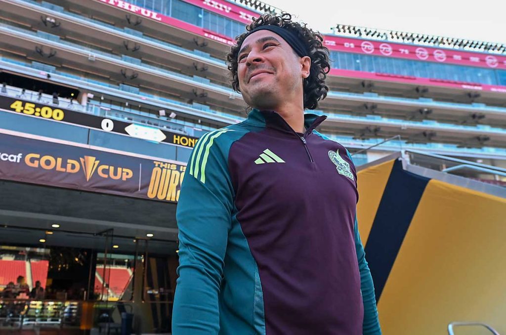 A pesar de Aguirre, Ochoa sella su lugar en el Tri con comerciales