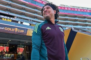 A pesar de Aguirre, Ochoa sella su lugar en el Tri con comerciales