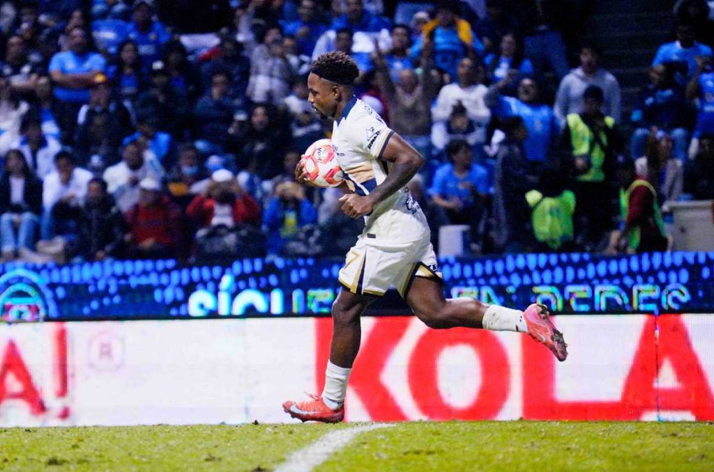 Pumas se hizo con el pase completo de Álvaro Angulo 