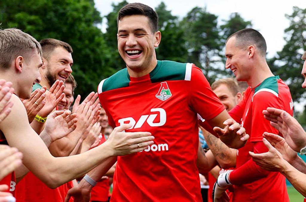 César Montes se acerca para regresar con Chivas