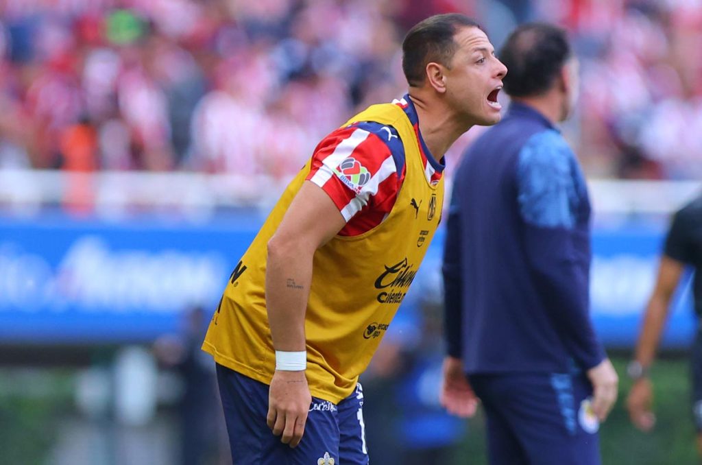 Chicharito busca acomodarse en Australia para el mercado de fichajes