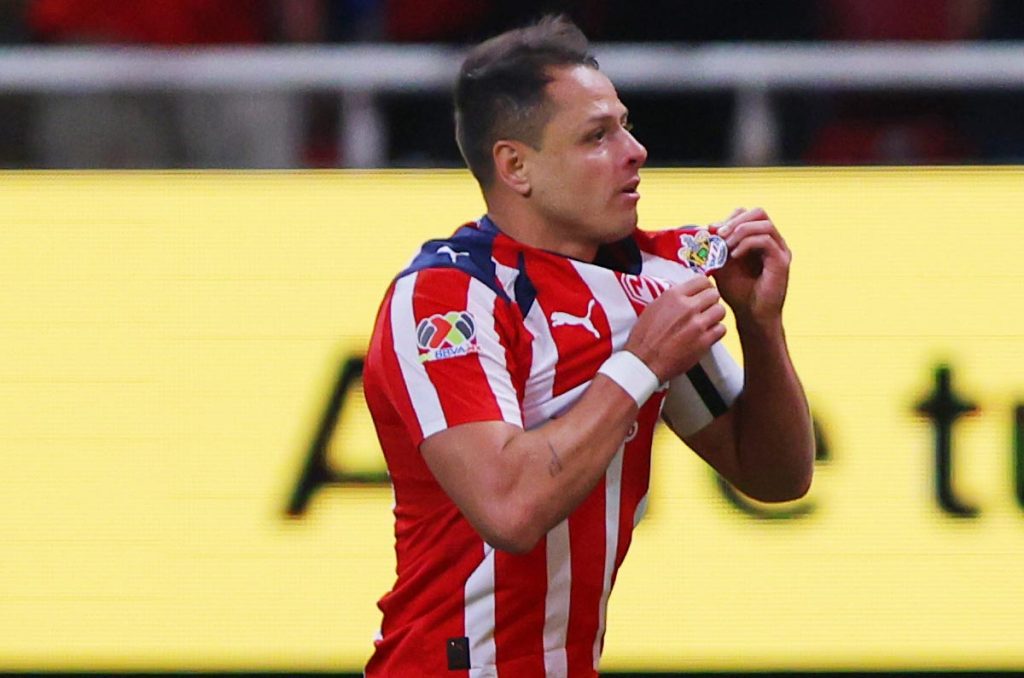 Chicharito parece no tener posibilidades de renovar con Chivas