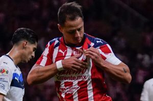 ¿Chicharito se queda en Chivas?