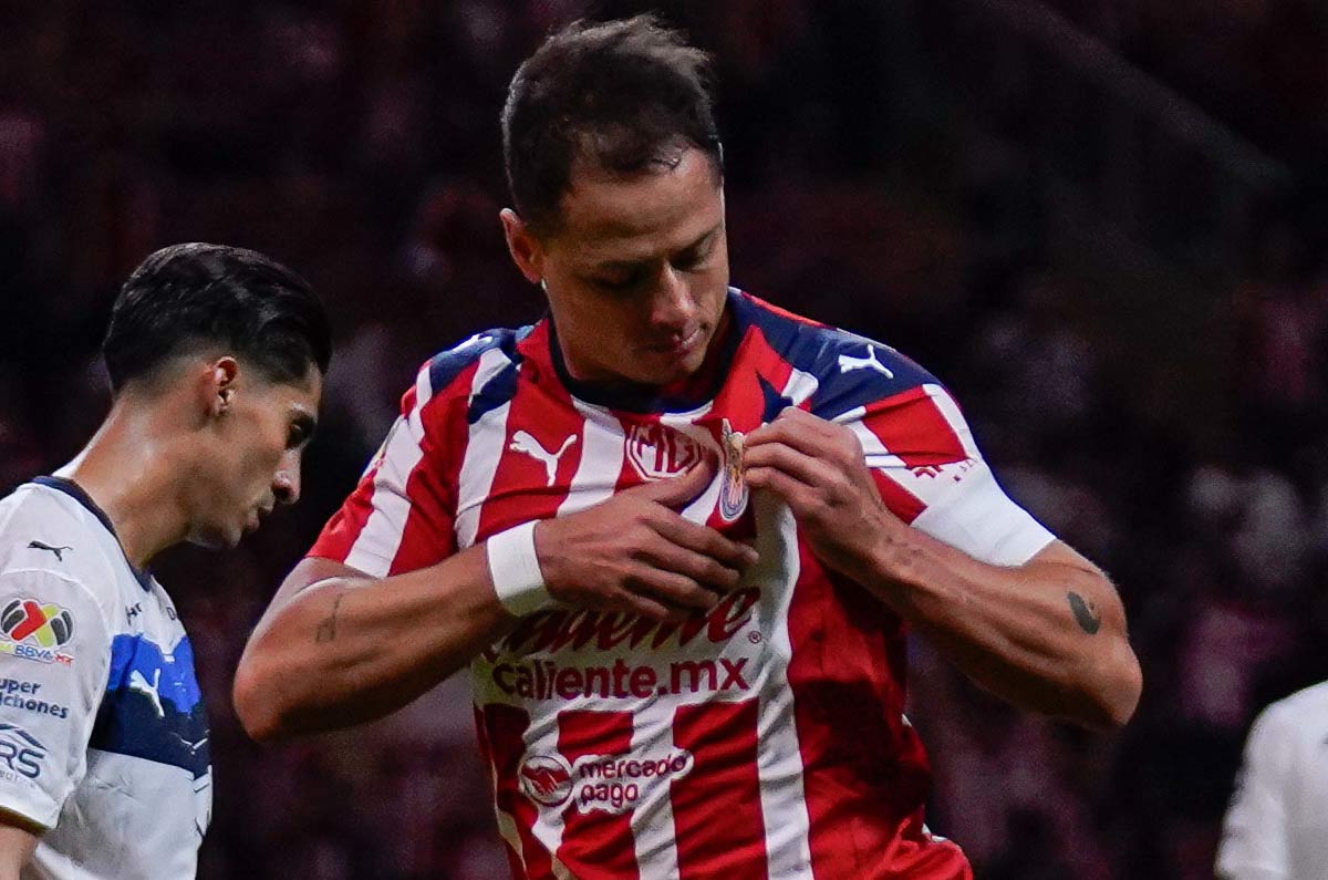 ¿Chicharito se queda en Chivas?
