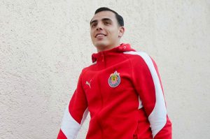Chivas apaga sueño europeo de Hugo Camberos