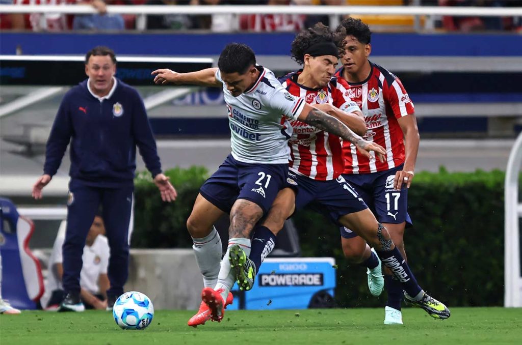 Chivas vs Cruz Azul juegan por los Cuartos de Final IDA en la Liguilla del torneo Apertura 2025