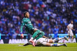 Cruz Azul enfría caso Carrasquilla y Pumas podría salvarse