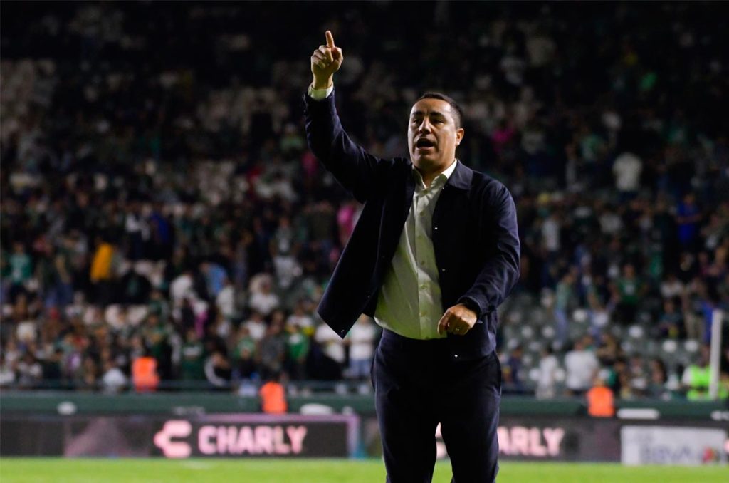 Efraín Juárez no ha podido sostener sus palabras con hechos en Pumas