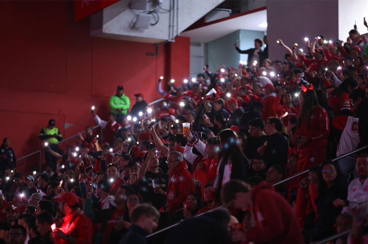 Exponen negligencia de Toluca por brutal caída en la tribuna