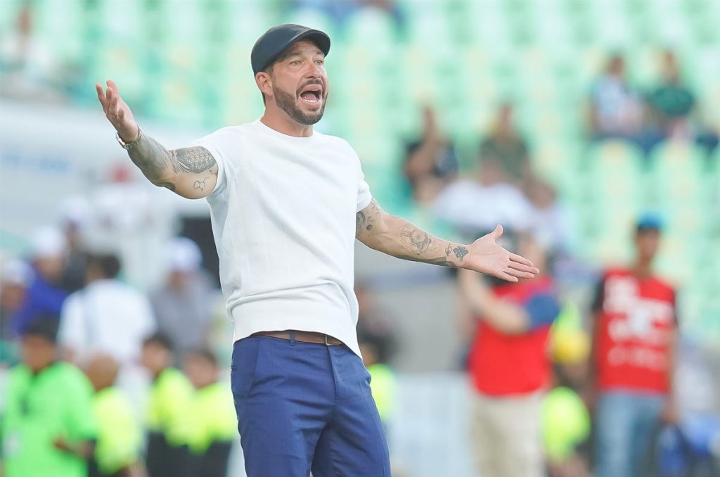 Gallos de Querétaro y Benjamín Mora deciden su futuro