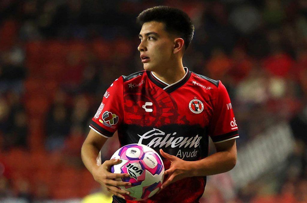 Gilberto Mora tiene destino hacia Europa