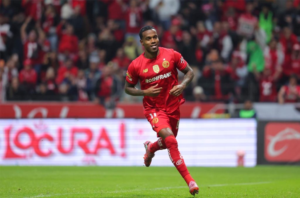 Helinho sigue generando duda en Toluca