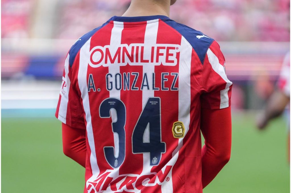 Armando González tendrá nueva competencia en Chivas