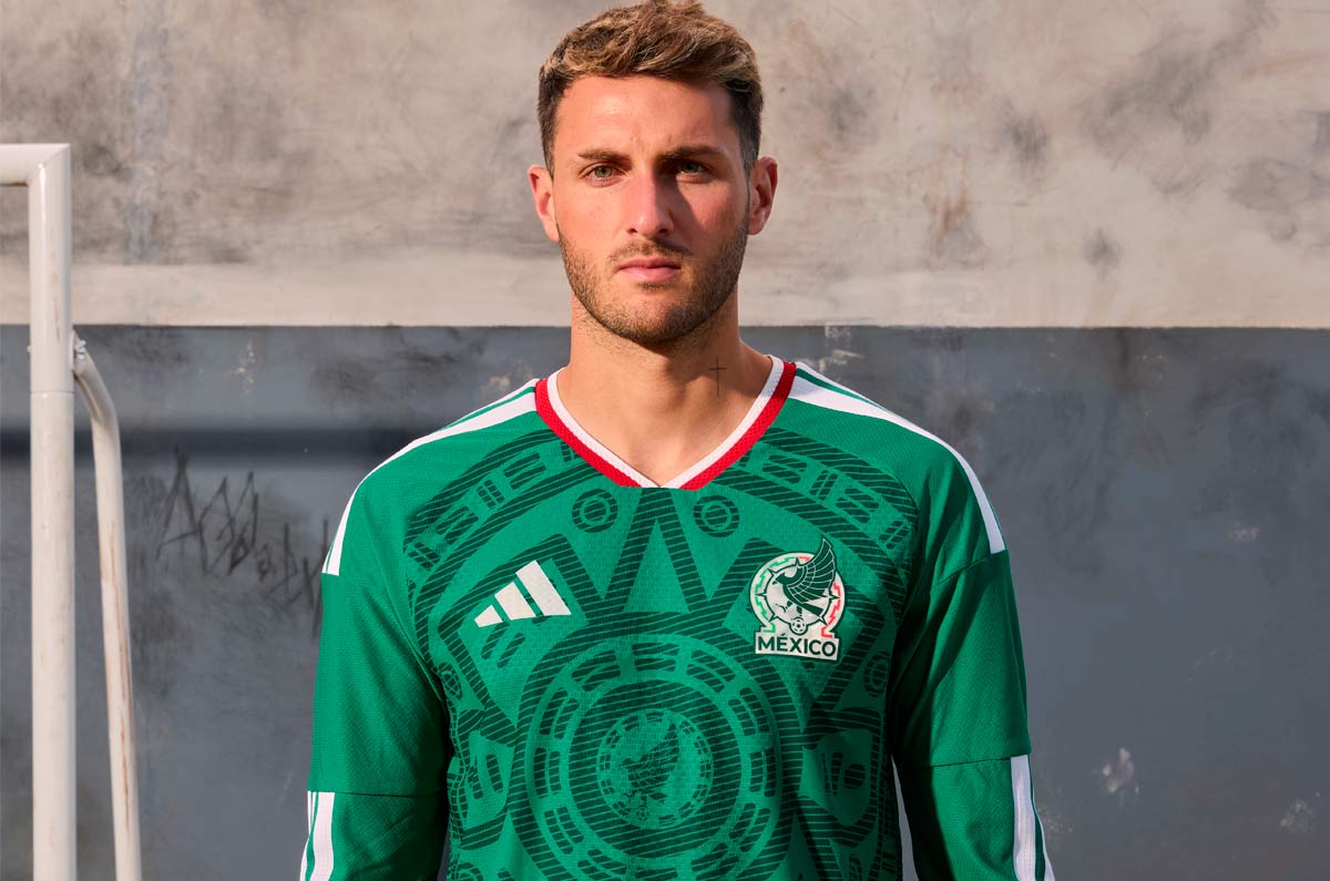 Santiago Giménez luce la nueva piel de la Selección Mexicana