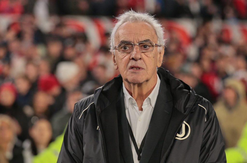 Colocan a Jorge Fossati en la mira de Pumas y Necaxa