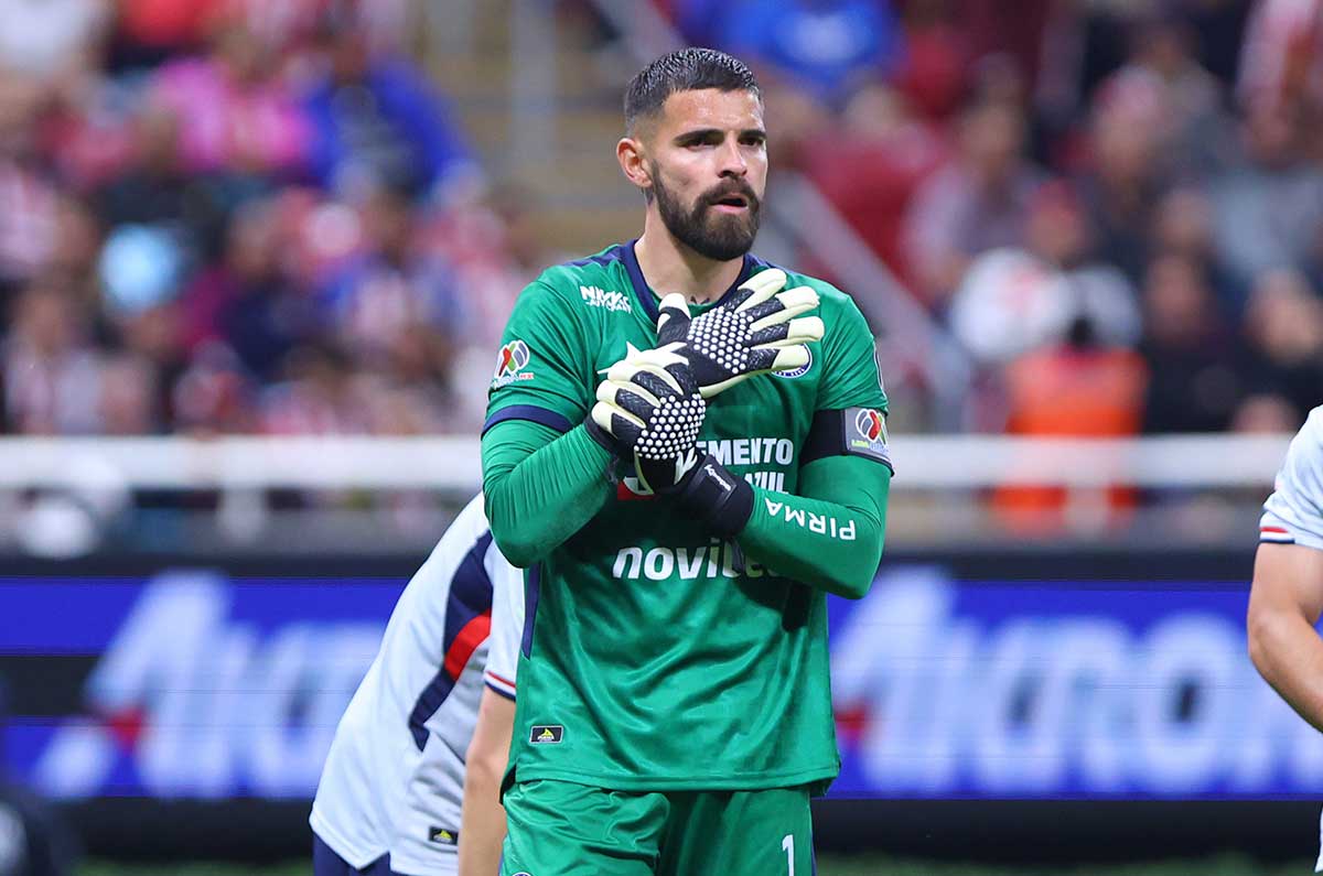 ¡Noche de porteros! Cruz Azul y Chivas mantienen el empate